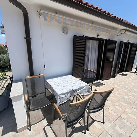 House Rusan 公寓 *